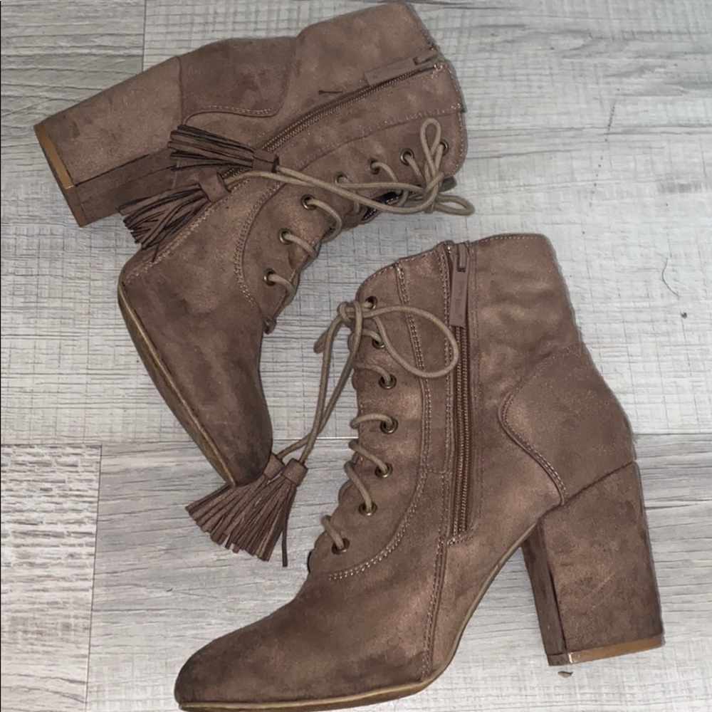 Brown suede booties 🤎